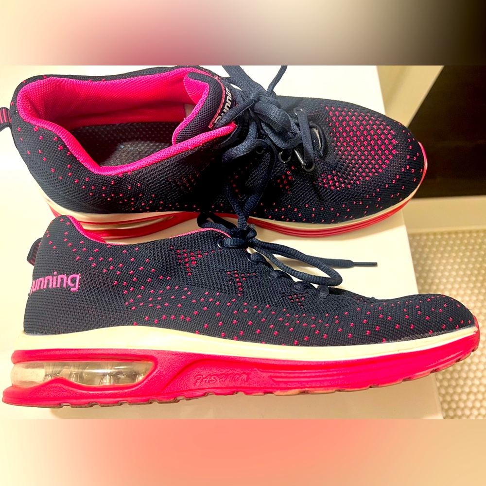 Women’s running shoes